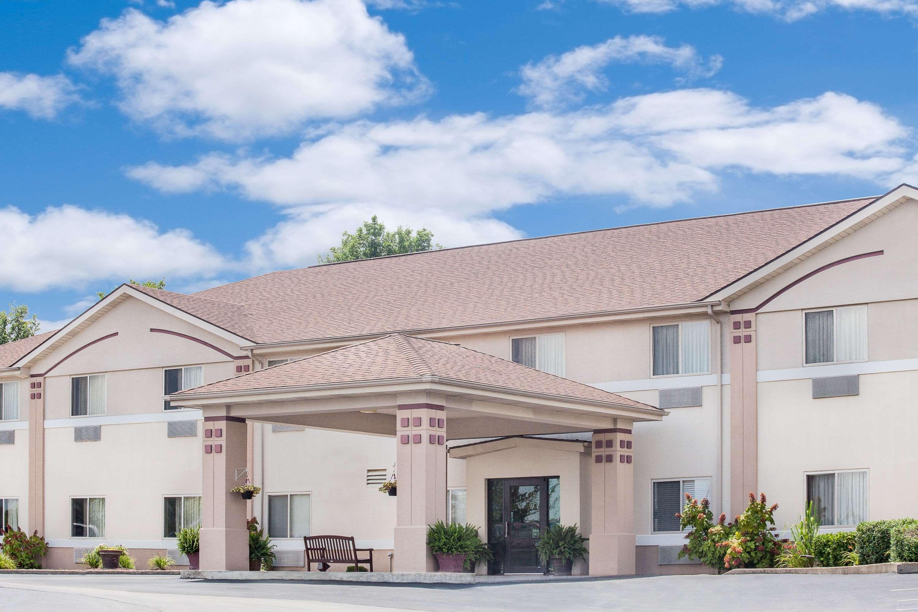 Super 8 By Wyndham Central City Exterior foto